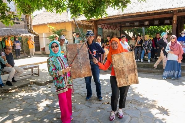 atraksi wisata peresean lombok