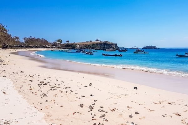 paket wisata pantai pink lombok