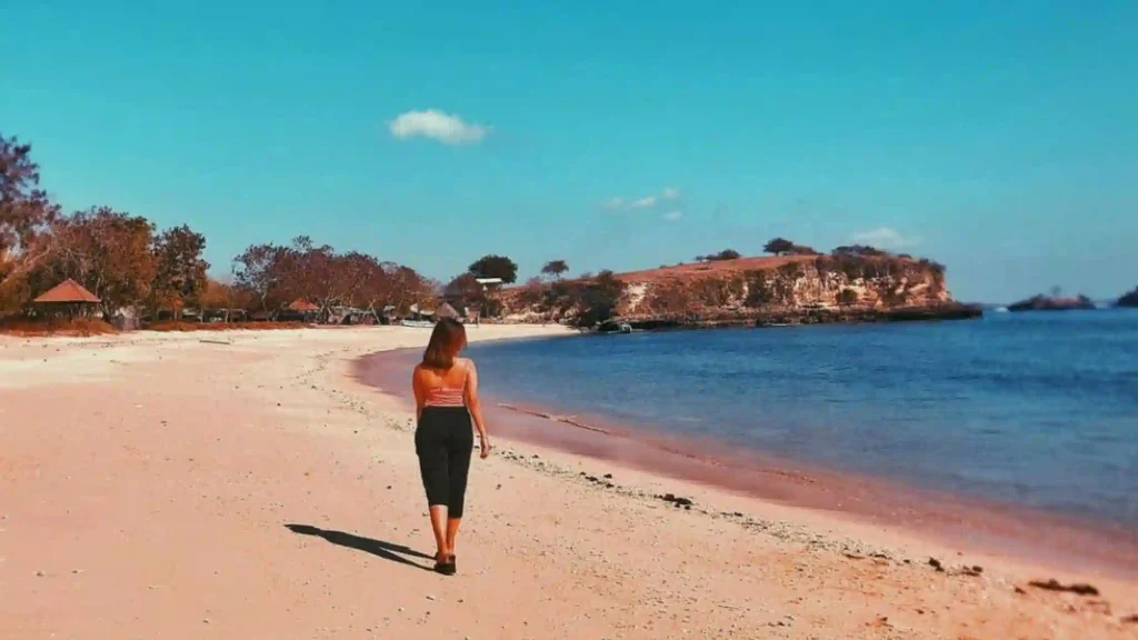 Pantai Berpasir Pink di Lombok