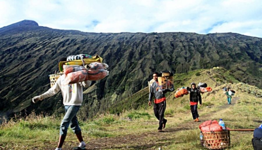 biaya porter Rinjani