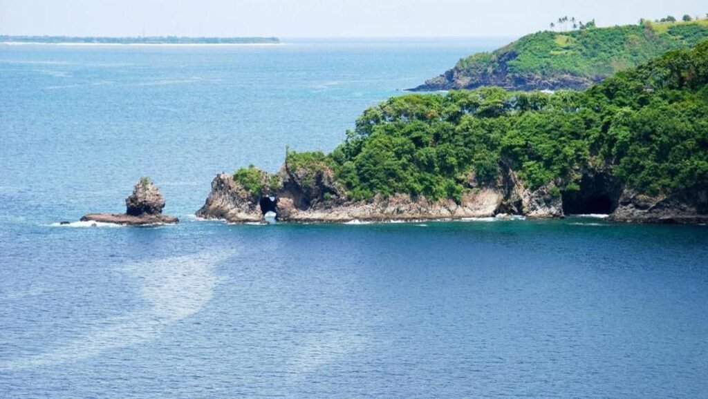 pantai di Lombok Utara