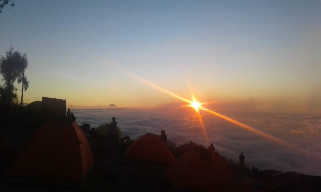 jalur pendakian Gunung Rinjani