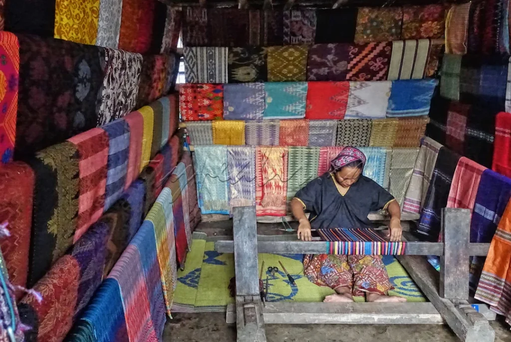 kain tenun khas Lombok