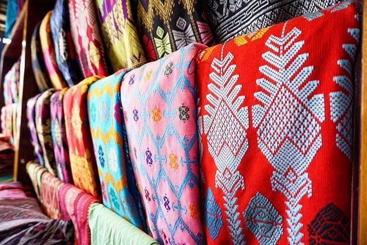 kain tenun khas Lombok