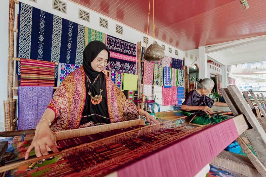 kerajinan khas Lombok