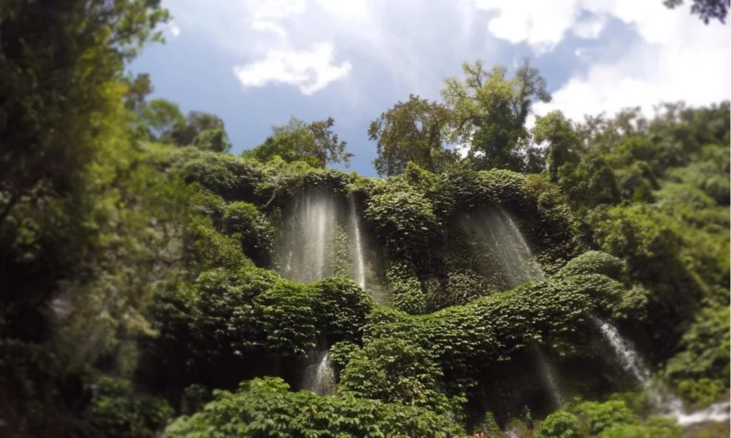 Air Terjun Kelambu Lombok