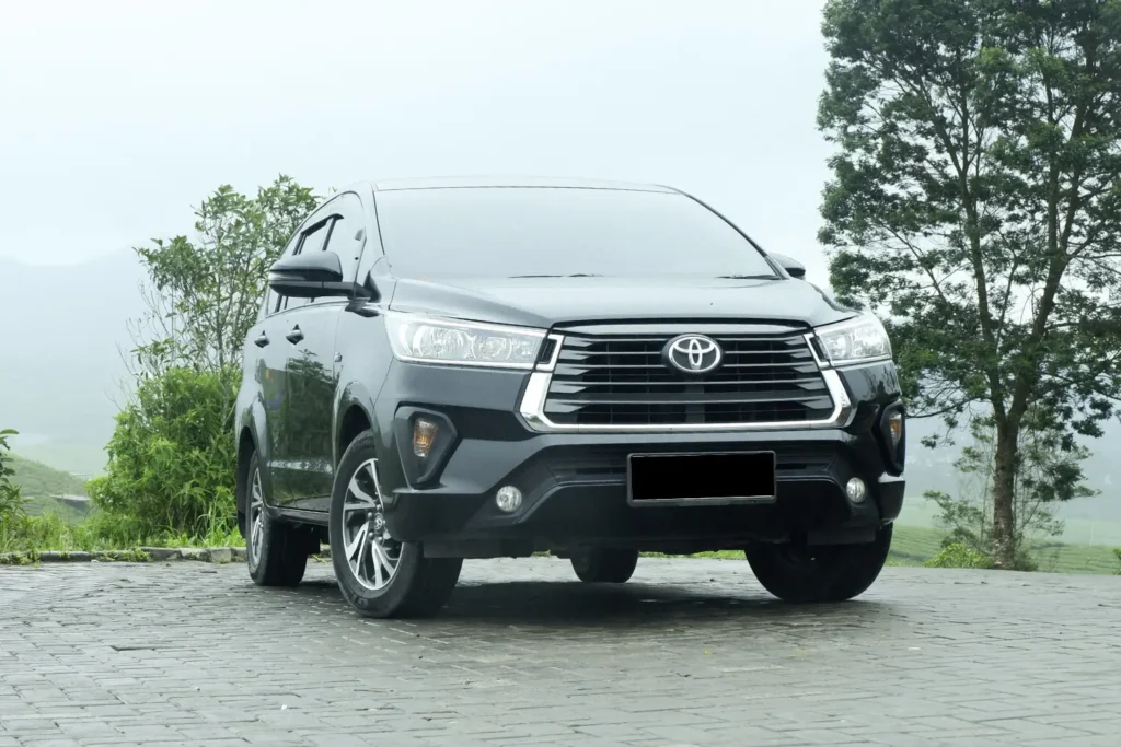 Rental mobil Innova Reborn