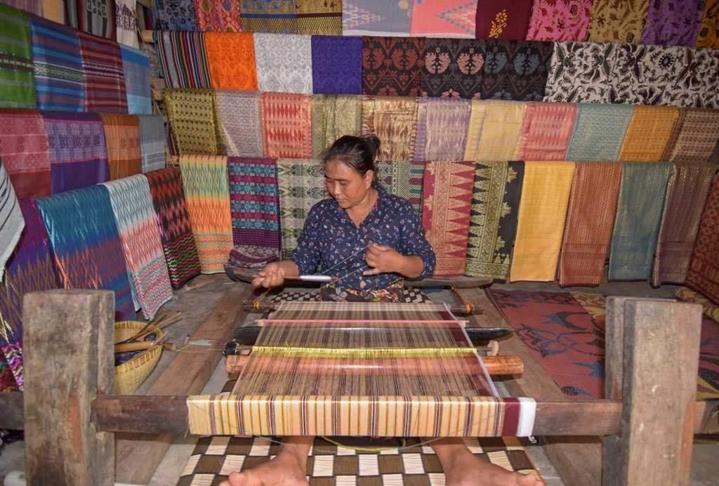 kain tenun Lombok