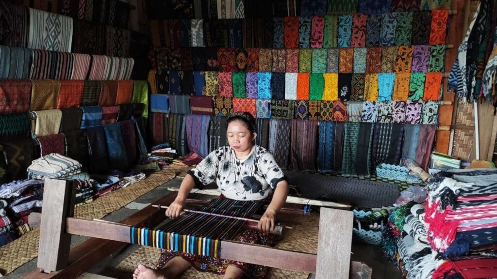 kain tenun Lombok