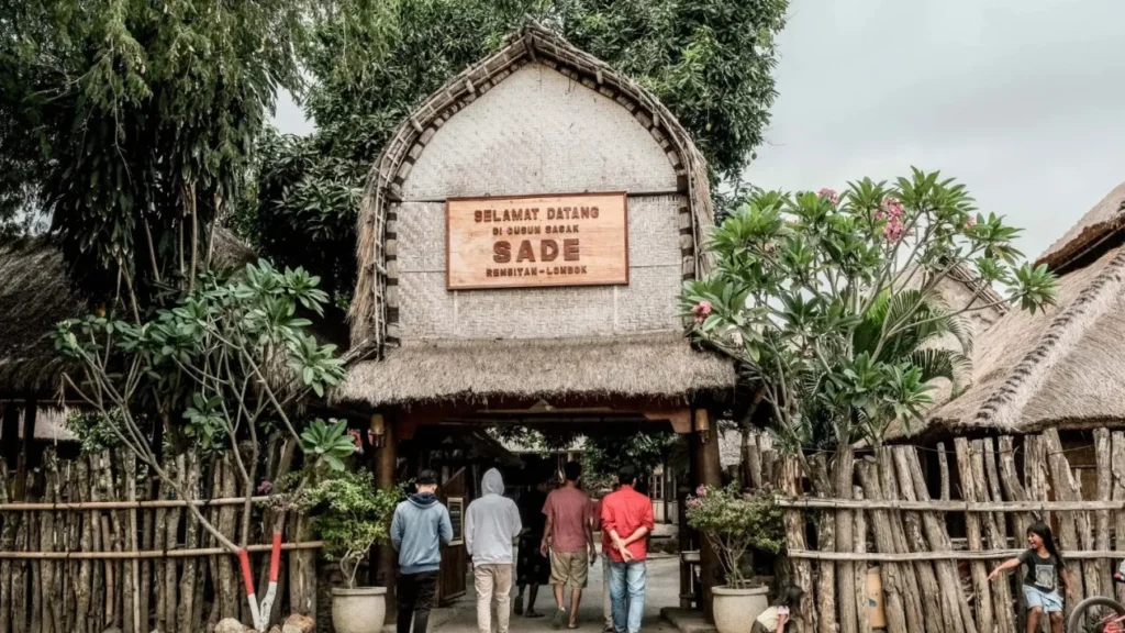 rumah adat Sasak Lombok