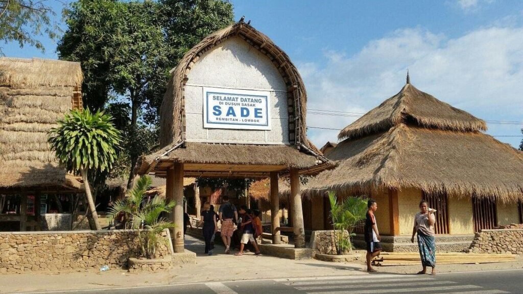 rumah adat Sasak Lombok