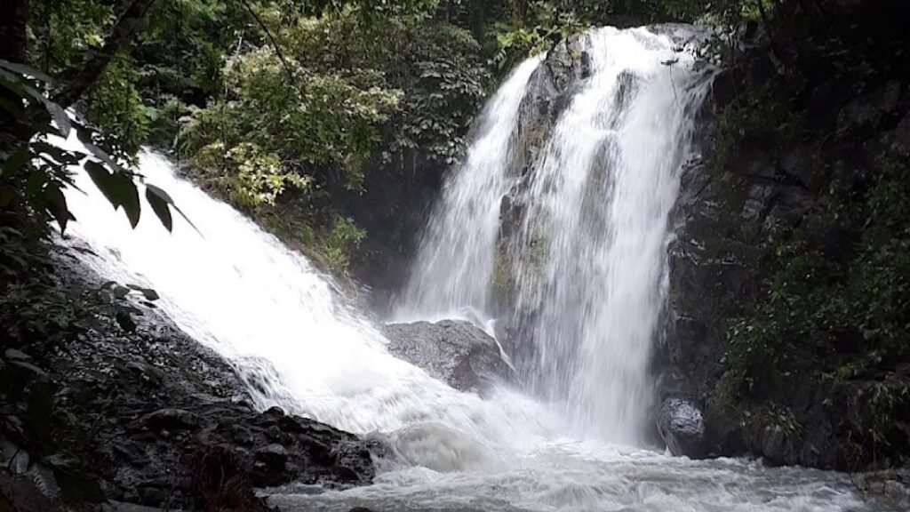 Air Terjun Senggigi