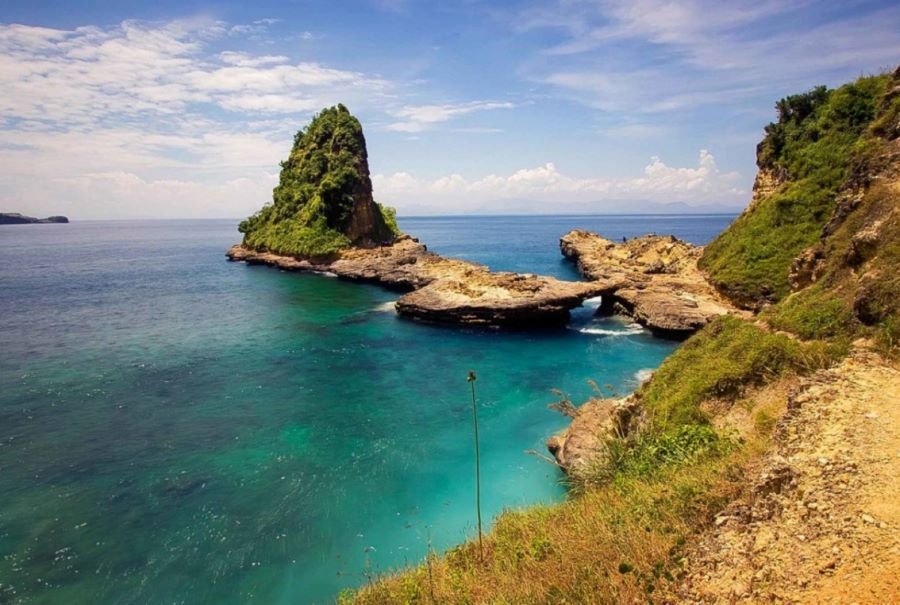 Pantai Tanjung Bloam