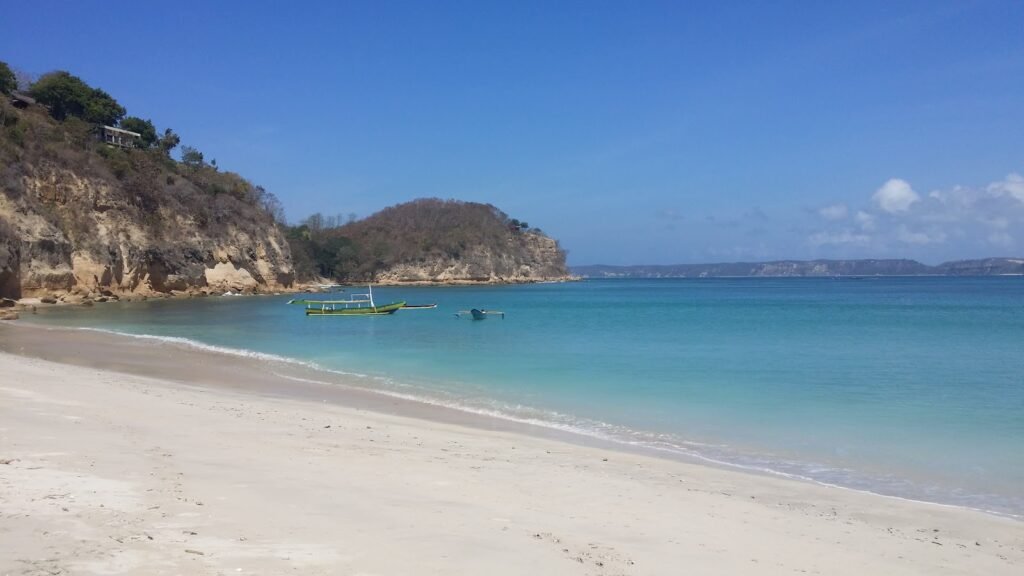 Pantai Planet Lombok Timur