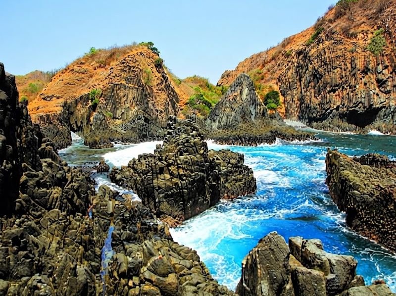 Pantai Planet di Lombok Timur