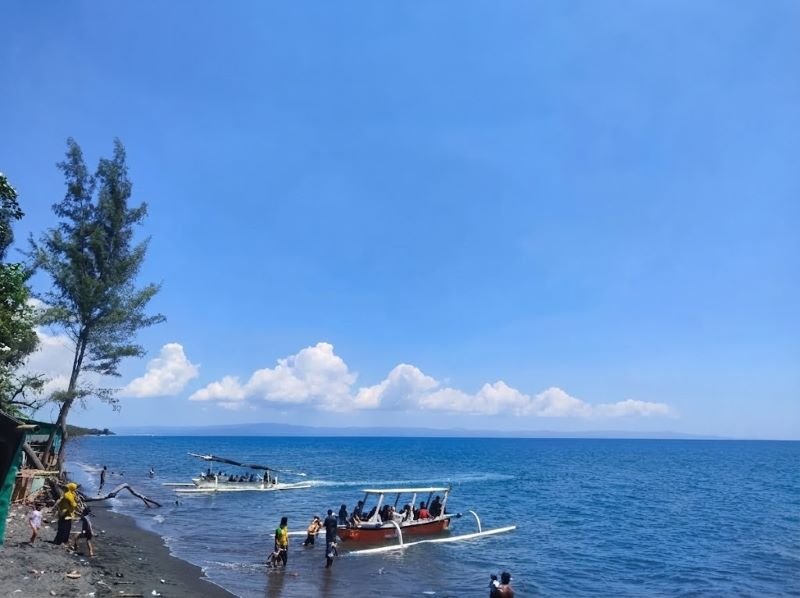 Pantai Gading Lombok