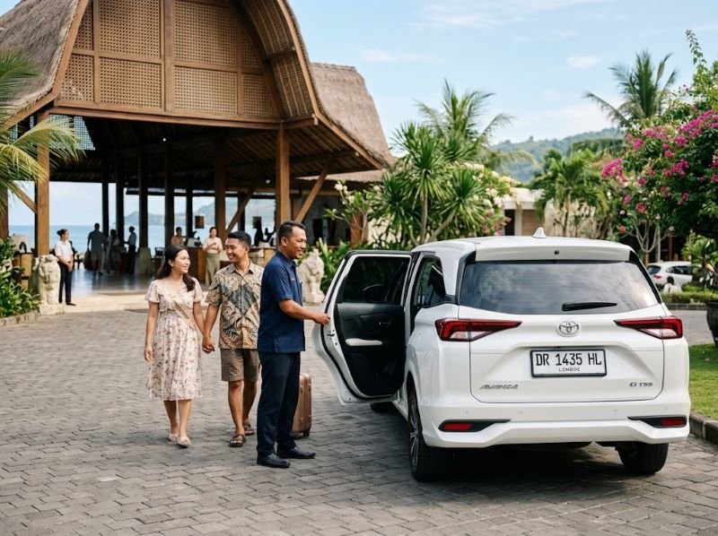 driver menjemput pasangan wisatawan di hotel