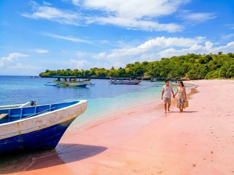 itinerary pantai pink lombok