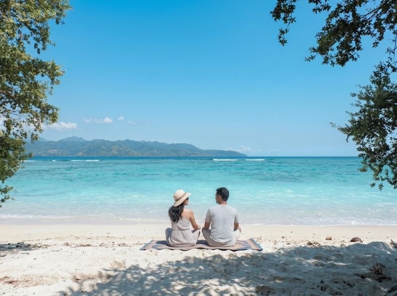 pasangan muda wisata di Lombok