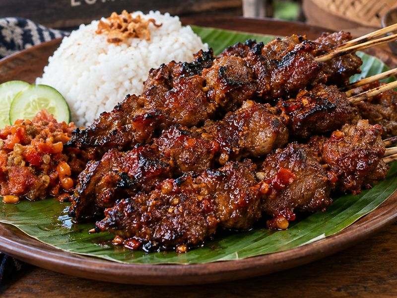 sajian sate rembiga hangat