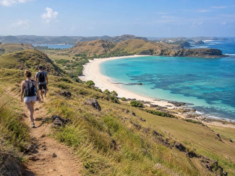 jalur menuju bukit merese dari pantai tanjung aan