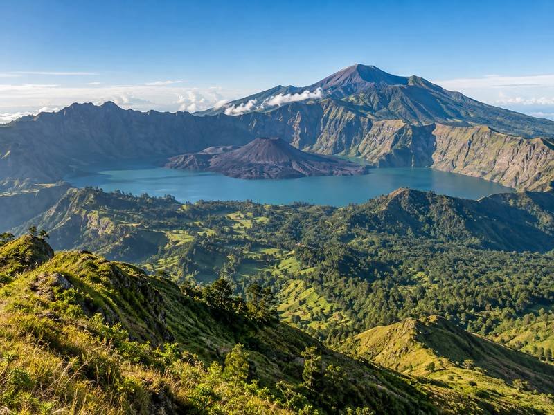 lokasi gunung rinjani di Pulau Lombok dengan panorama puncak dan kawasan pegunungan