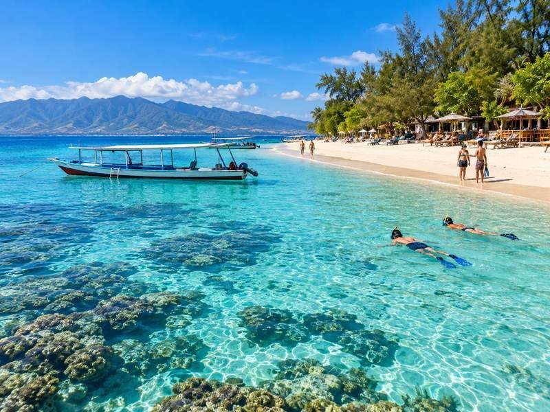 pemandangan gili trawangan dan laut jernih di lombok utara