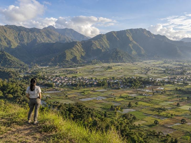 pemandangan lembah Sembalun di kaki Rinjani